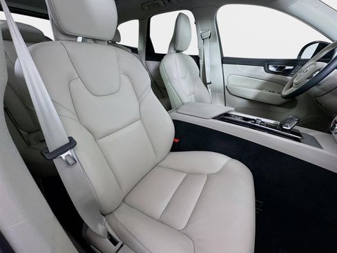 Certified 2025 Volvo XC60 B5 Plus w/ Protection Package Premier image 27