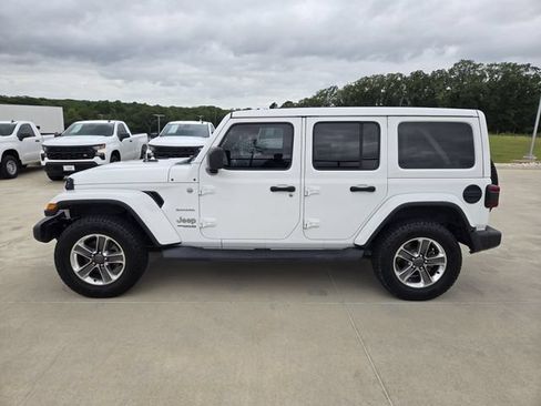 Used 2019 Jeep Wrangler Unlimited Sahara AWD/4WD image 5