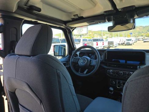 New 2025 Jeep Gladiator Sport image 10