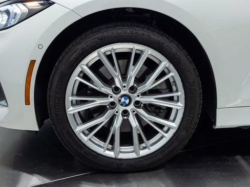 Used 2024 BMW 330i xDrive Sedan w/ Premium Package AWD/4WD image 27
