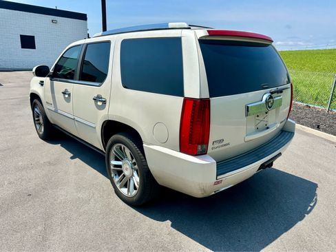 Used 2012 Cadillac Escalade Platinum RWD image 7