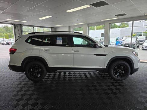 New 2026 Volkswagen Atlas Peak Edition AWD/4WD image 2