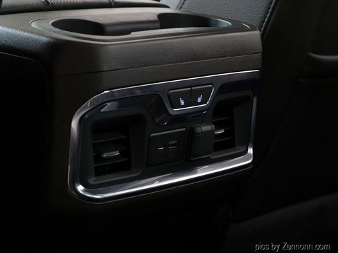 Used 2022 GMC Sierra 2500 Denali w/ Denali Black Diamond Edition image 16