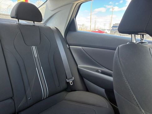 Used 2025 Hyundai Elantra SEL image 32