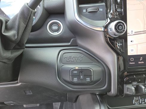 New 2026 RAM 2500 Laramie AWD/4WD image 15