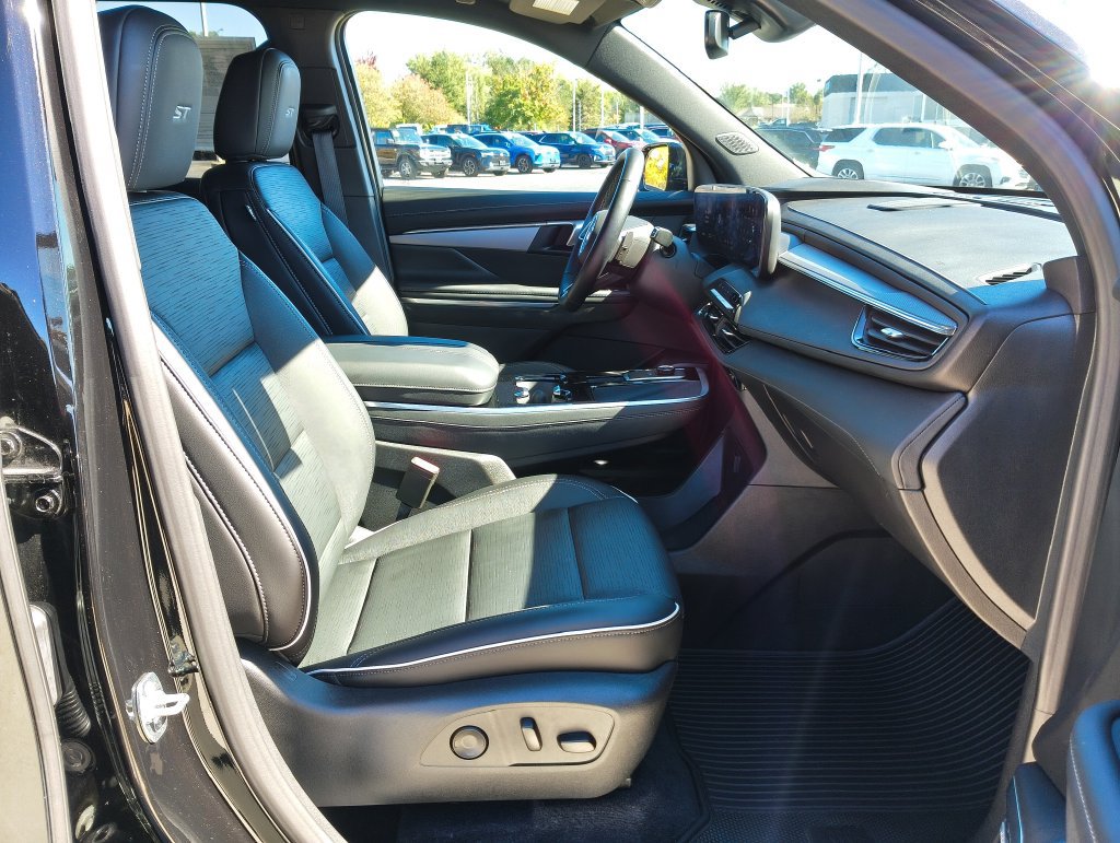 Used 2026 Buick Enclave Sport Touring w/ LPO, All-Weather Package AWD/4WD image 12