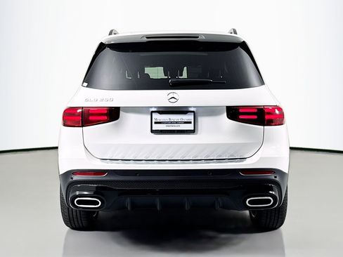 New 2026 Mercedes-Benz GLB 250 image 3