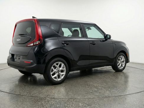 Used 2025 Kia Soul LX w/ LX Technology Package FWD image 9