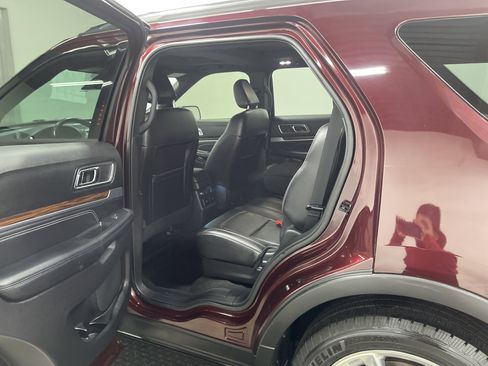 Used 2019 Ford Explorer Limited w/ Ford Safe & Smart Package image 13