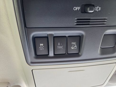 Used 2016 Toyota 4Runner SR5 AWD/4WD image 34