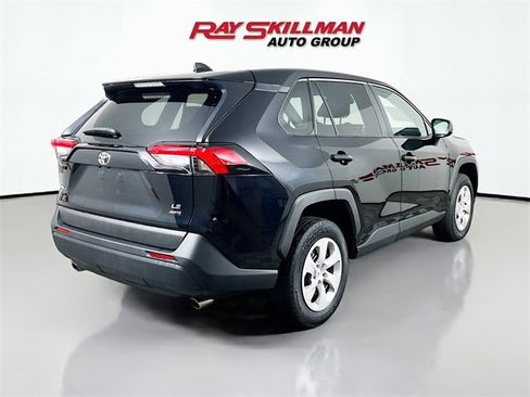 Used 2024 Toyota RAV4 LE image 7