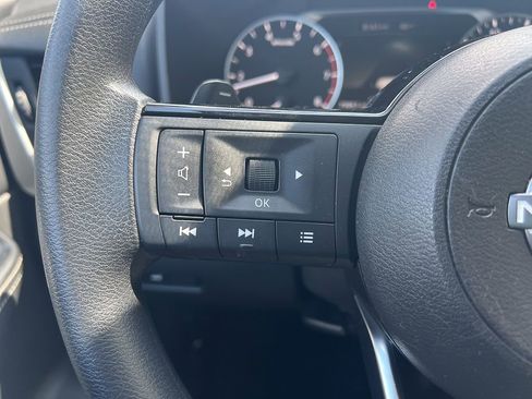 Used 2024 Nissan Rogue SV image 17