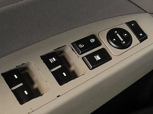 Used 2017 Hyundai Elantra SE image 27