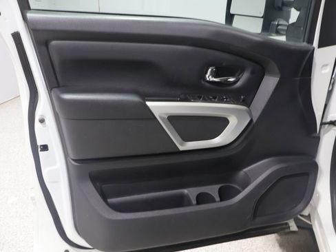 Used 2020 Nissan Titan SV w/ SV Convenience Package AWD/4WD image 12
