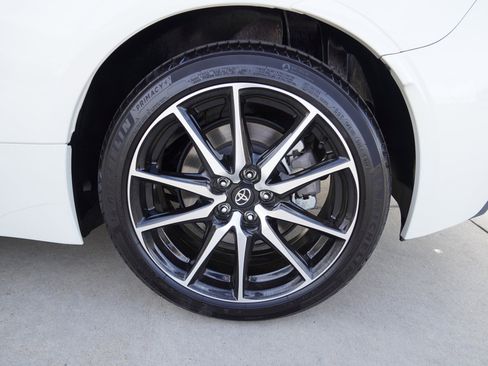 Certified 2025 Toyota GR86 Base w/ ALL Weather Mat Package (TMS) image 12