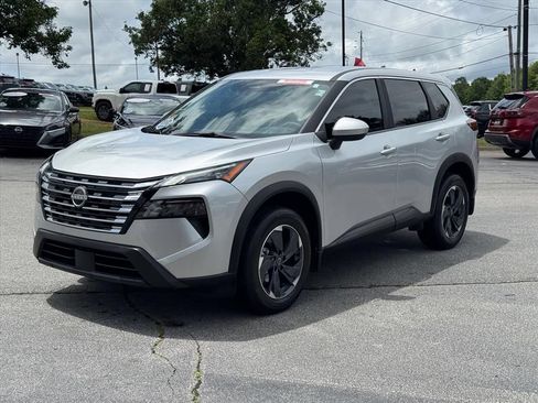 Certified 2025 Nissan Rogue SV FWD image 7