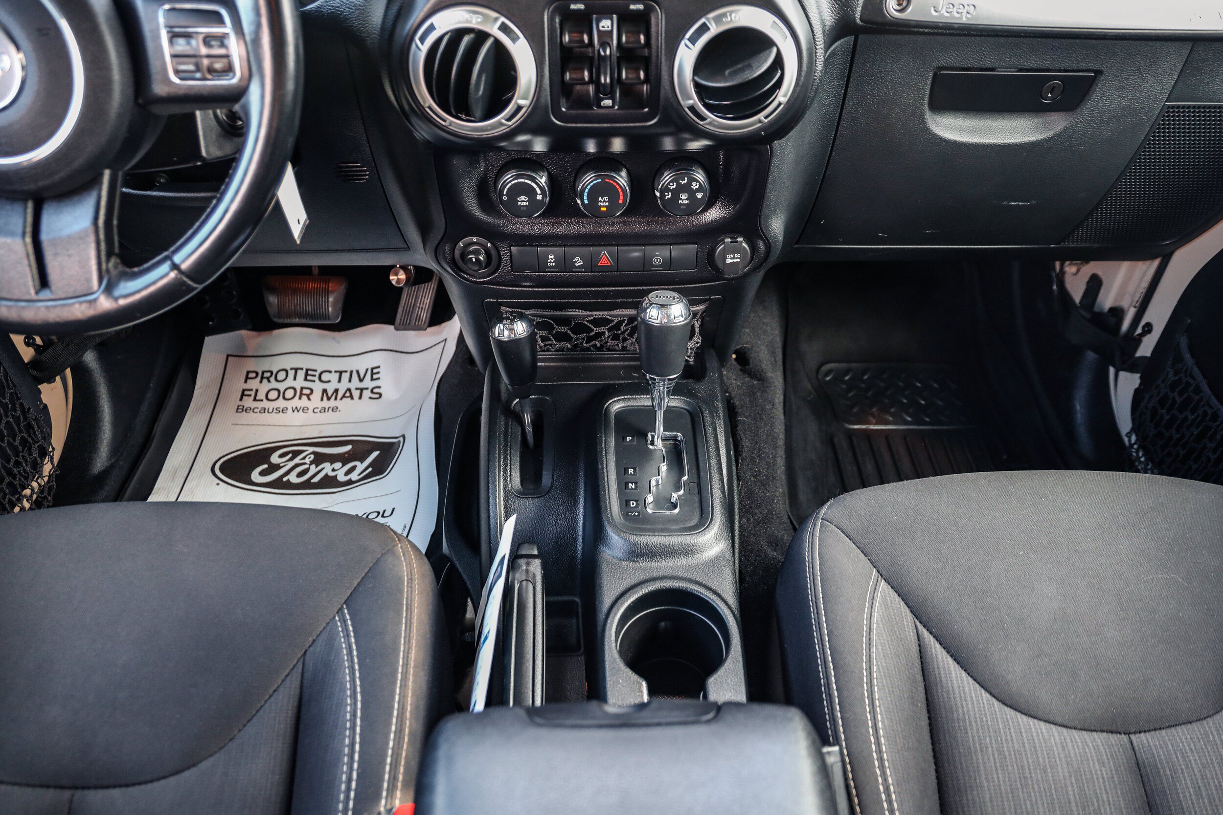Used 2016 Jeep Wrangler Unlimited Rubicon AWD/4WD image 16