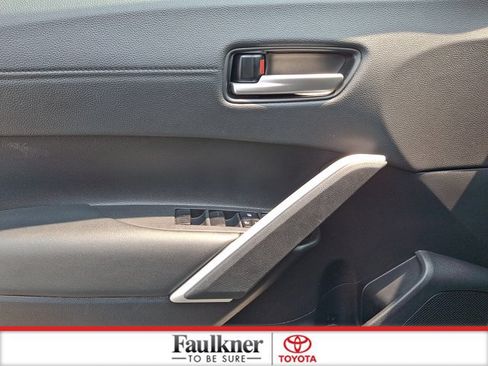 Certified 2025 Toyota Corolla Cross XLE FWD image 12