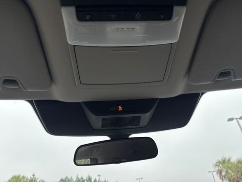 Used 2025 Nissan Pathfinder SV image 28