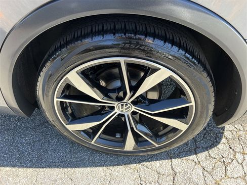 Used 2024 Volkswagen Tiguan SEL R-Line image 16