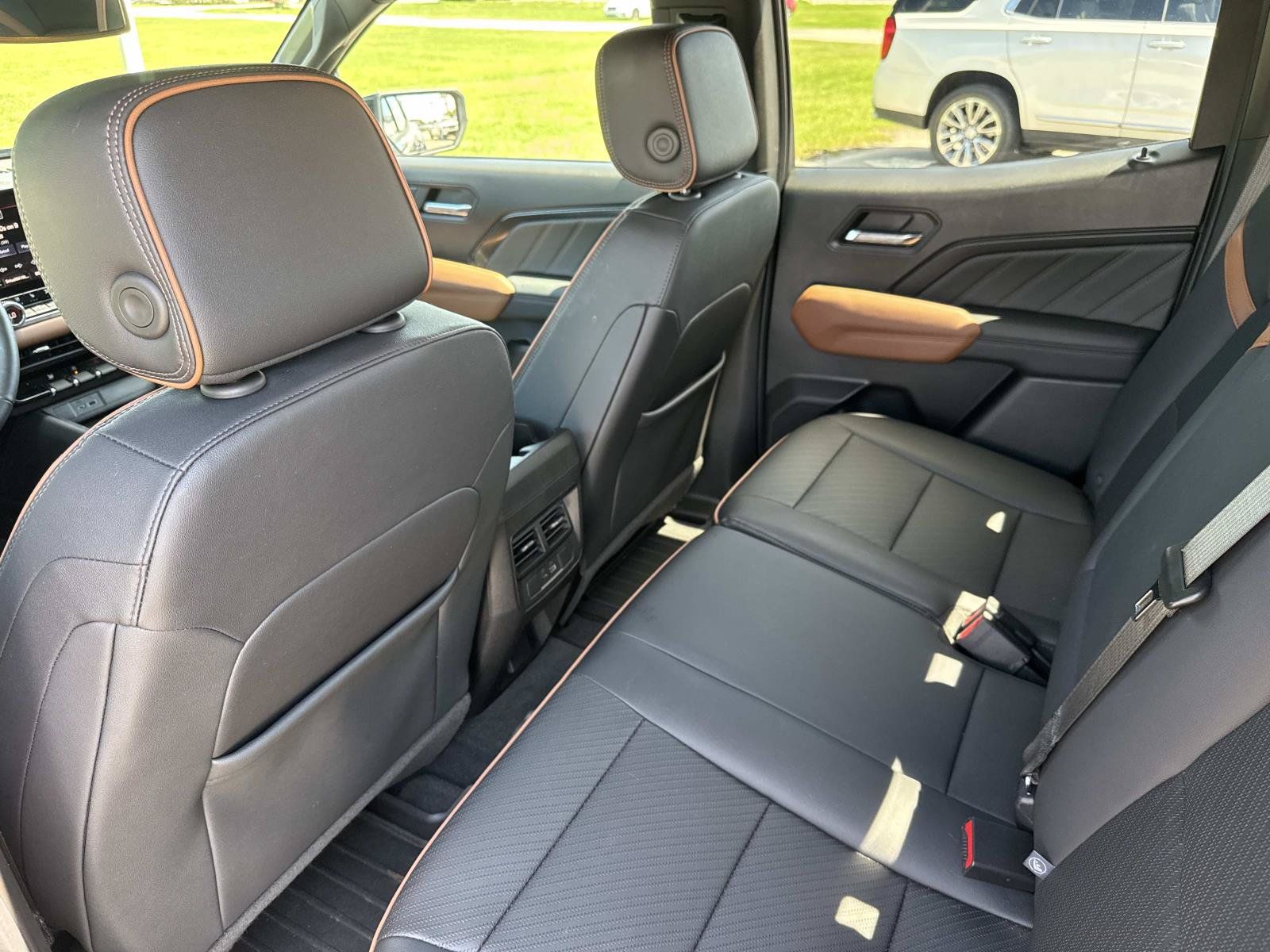 Used 2023 GMC Canyon AT4 w/ AT4 Premium Package AWD/4WD image 17