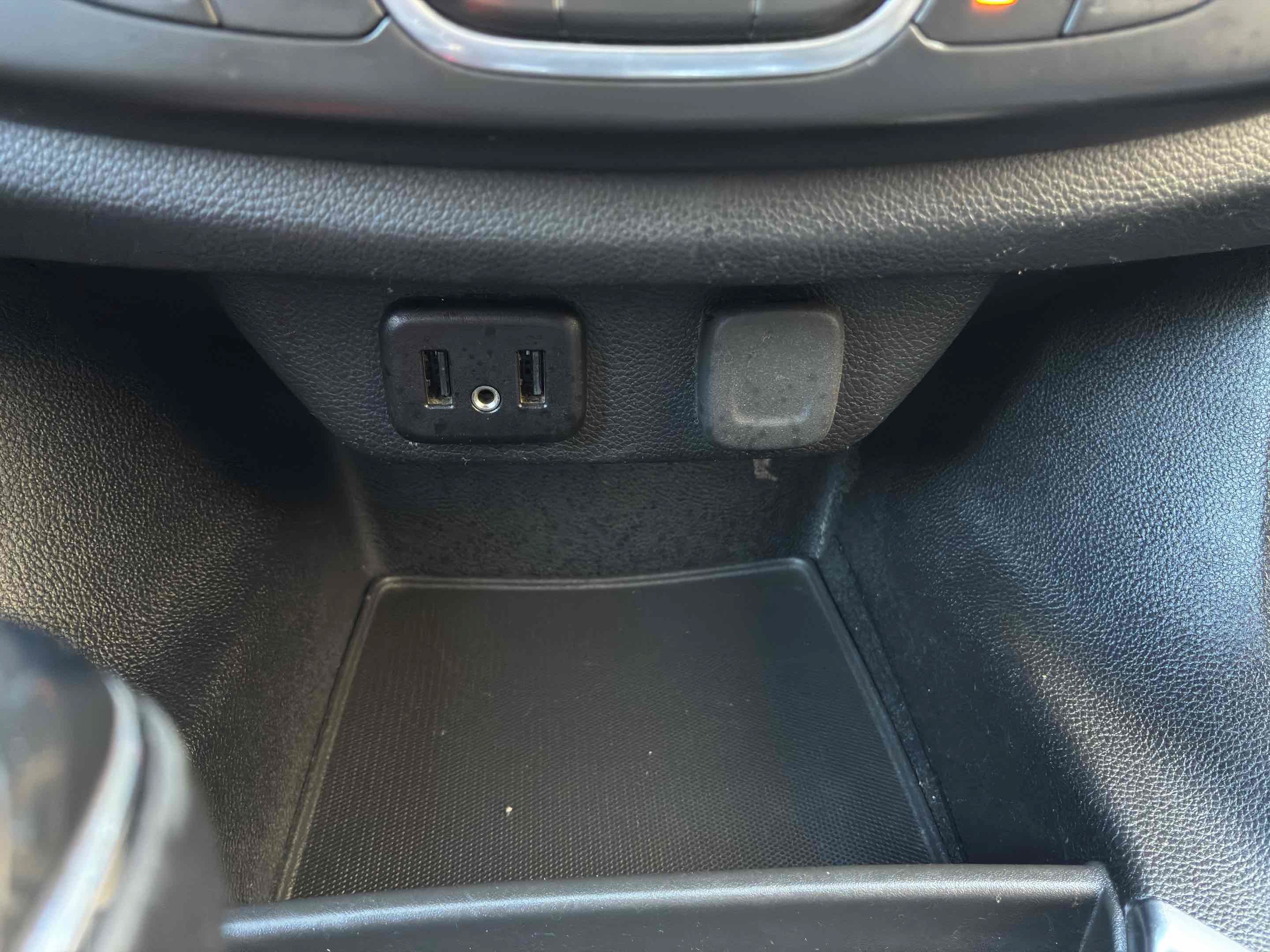 Used 2019 Chevrolet Traverse LT FWD image 34
