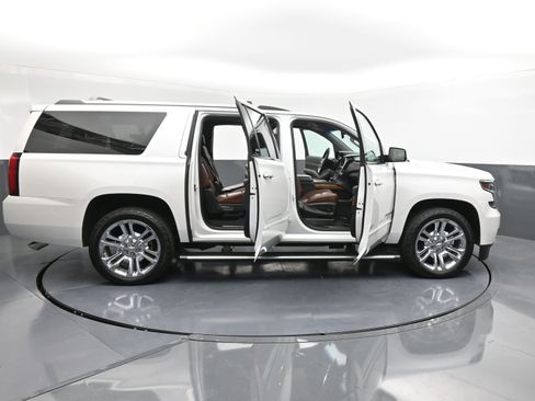 Used 2020 Chevrolet Suburban Premier w/ Premier Plus Edition image 48