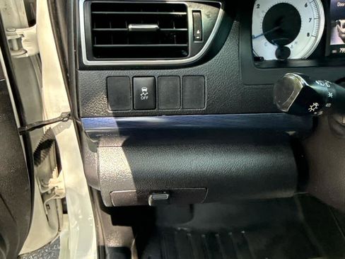 Used 2016 Toyota Camry SE FWD image 19