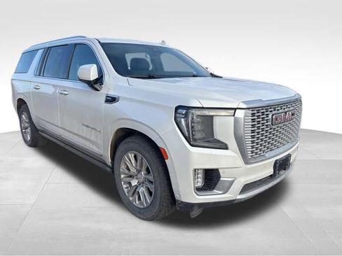 Used 2023 GMC Yukon XL Denali w/ Denali Reserve Package image 8