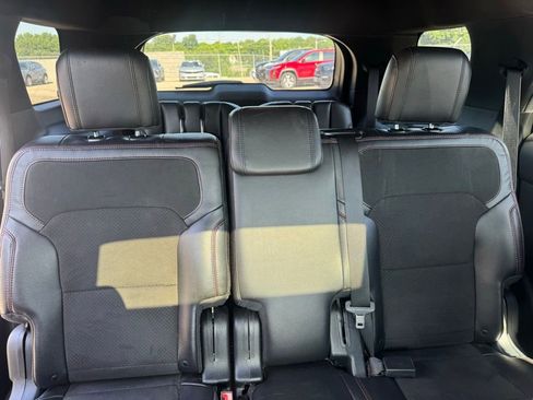 Used 2018 Ford Explorer XLT w/ Equipment Group 202A AWD/4WD image 9