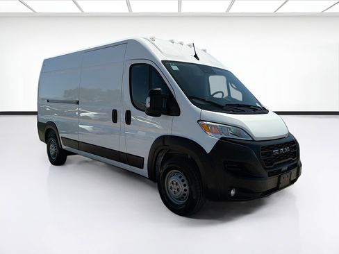 Used 2025 RAM ProMaster 2500 w/ Convenience Group FWD image 3