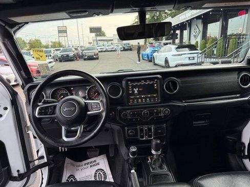 Used 2019 Jeep Wrangler Unlimited Sahara w/ Uconnect 4C Nav & Sound Group AWD/4WD image 23