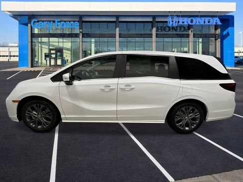 New 2026 Honda Odyssey Touring image 2