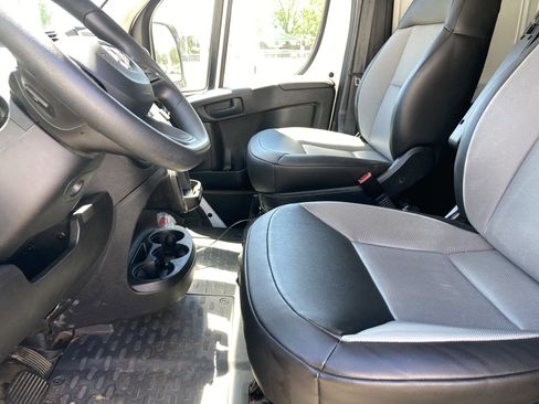 Used 2024 RAM ProMaster 2500 w/ Convenience Group FWD image 3