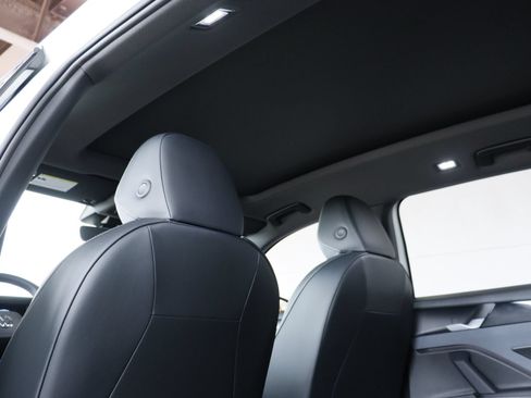 New 2026 Volkswagen Tiguan SE R-Line FWD image 16