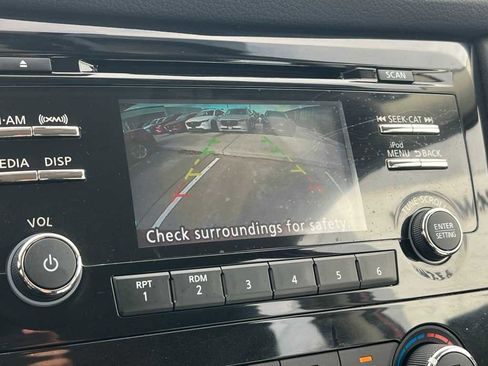 Used 2017 Nissan Rogue S image 27