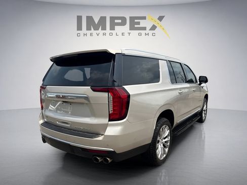 Used 2023 GMC Yukon XL Denali w/ Advanced Technology Package AWD/4WD image 5