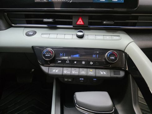 New 2025 Hyundai Elantra Limited image 20