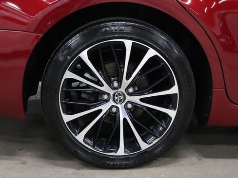 Used 2018 Toyota Camry SE FWD image 38