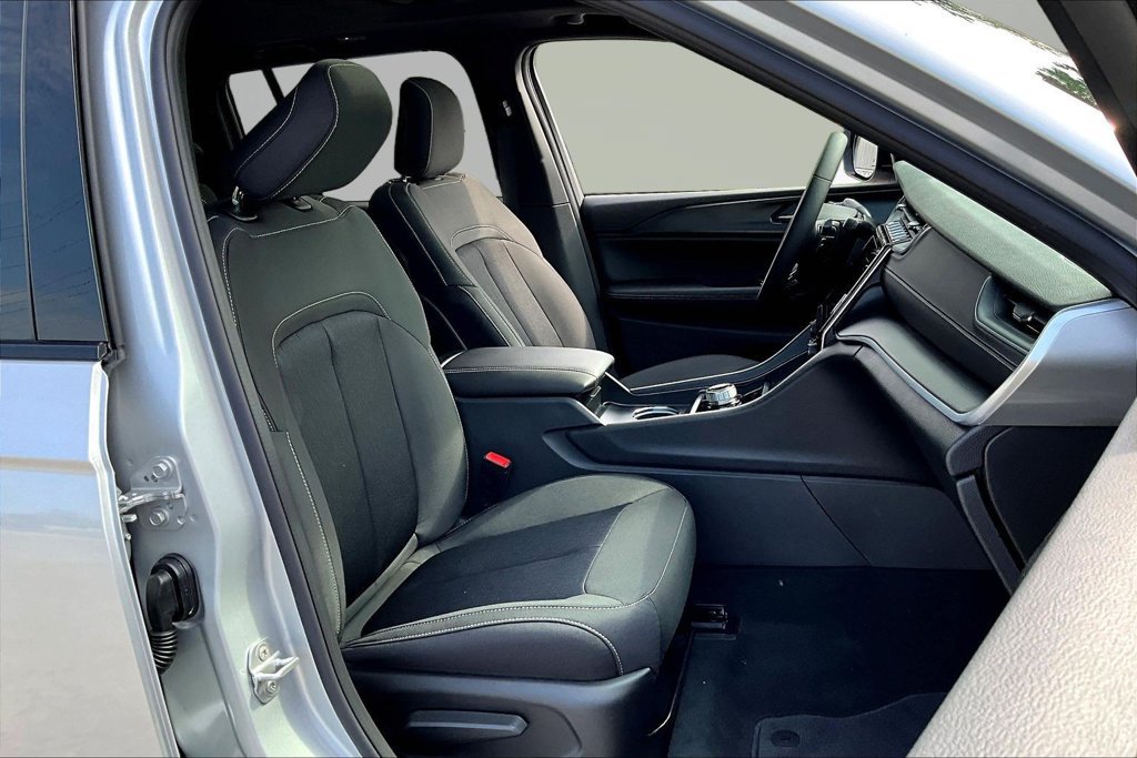 New 2026 Jeep Grand Cherokee Laredo X AWD/4WD image 11