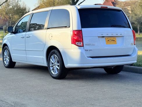 Used 2016 Dodge Grand Caravan SXT image 6