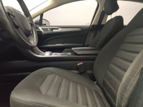 Used 2019 Ford Fusion SE FWD image 17