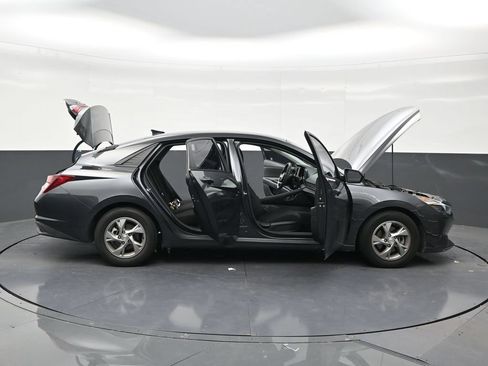 Used 2021 Hyundai Elantra SE FWD image 28