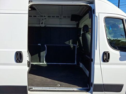 Used 2025 RAM ProMaster 2500 w/ Convenience Group FWD image 11