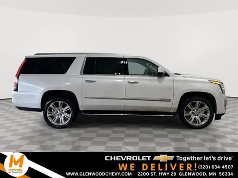 Used 2019 Cadillac Escalade ESV Luxury image 1
