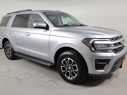 Used 2024 Ford Expedition XLT image 3