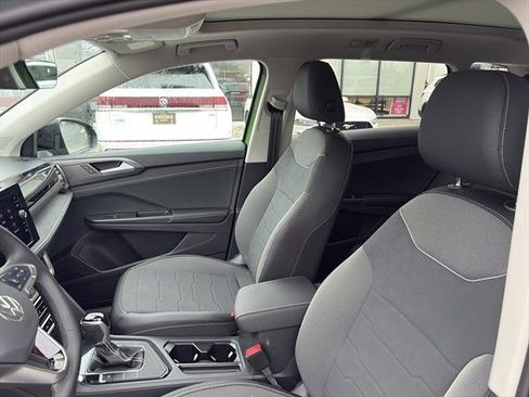 New 2026 Volkswagen Taos SE image 12