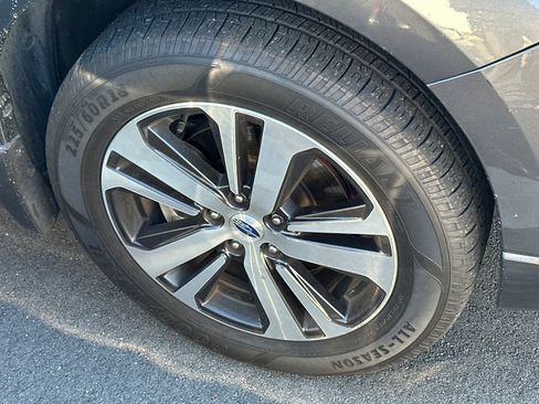 Used 2018 Subaru Outback 2.5i Limited w/ Popular Package #2 image 4