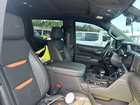 Used 2024 GMC Sierra 1500 AT4 w/ Technology Package AWD/4WD image 28