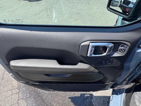 New 2026 Jeep Wrangler Unlimited Sahara AWD/4WD image 9